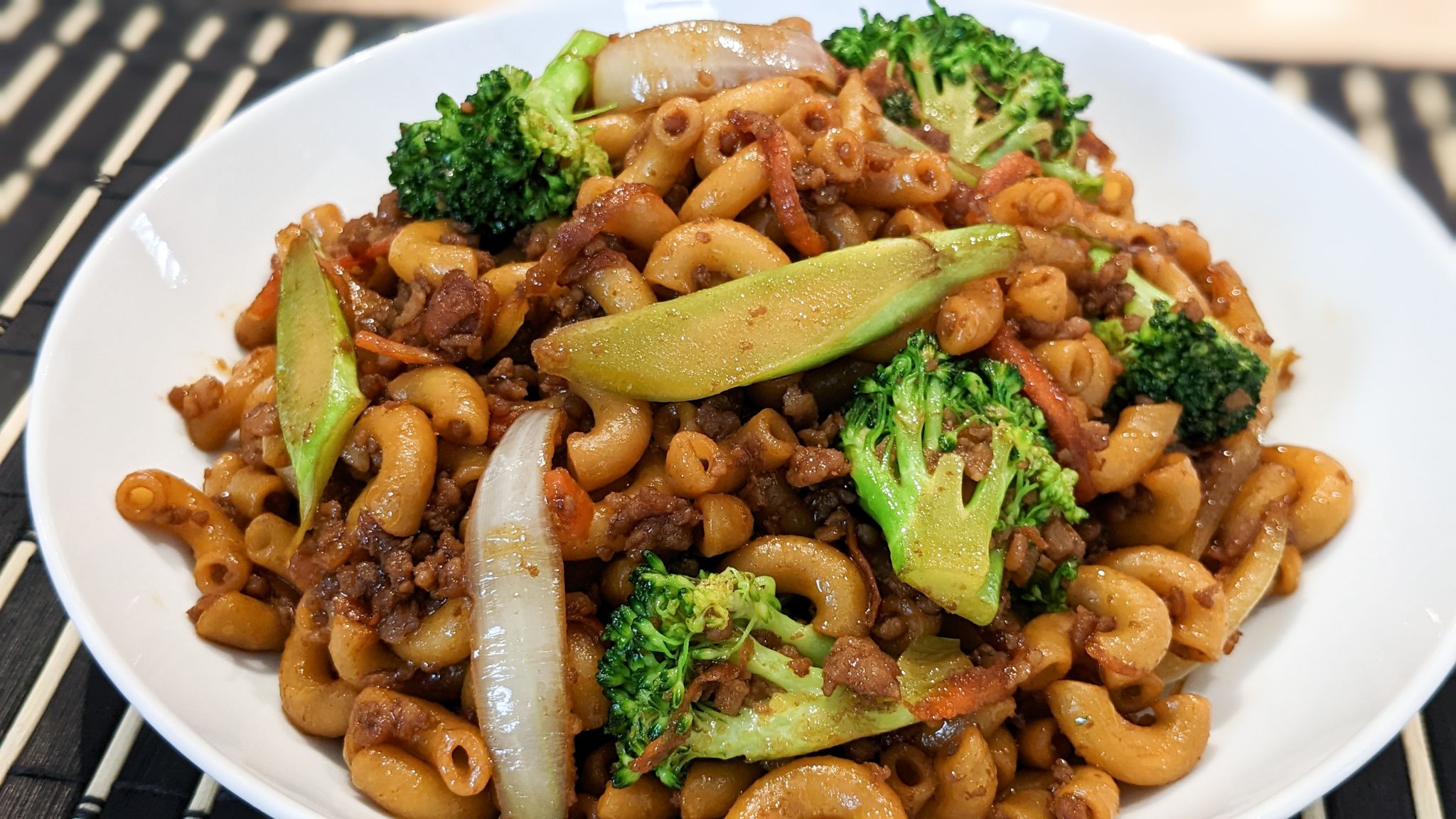 Recette de macaroni chinois (le meilleur) - Hop dans le wok